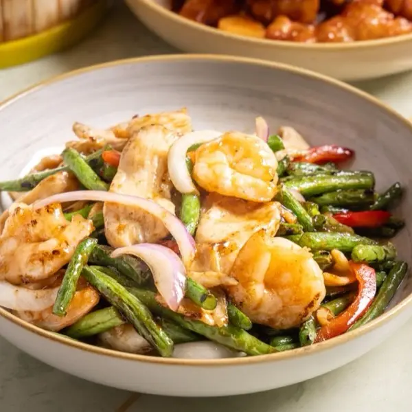 Shrimp stir-fried with asparagus, red onion and sweet pepper