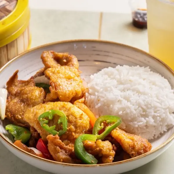 Salt and pepper fried chicken with jalapeno, served with steamed rice