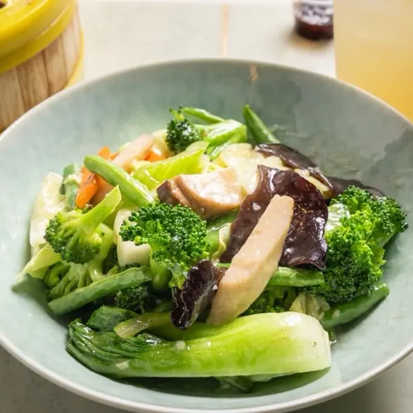 Stir-fried mixed vegetables with broccoli, bok choy, mushroom and carrot