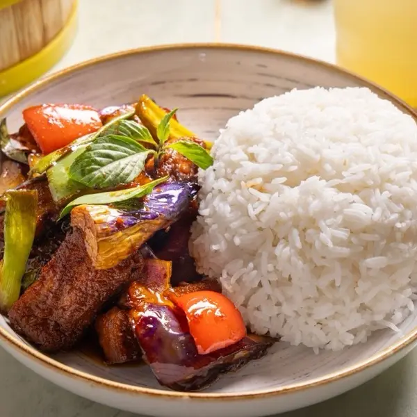 Braised eggplant with basil and sweet pepper, served with steamed rice