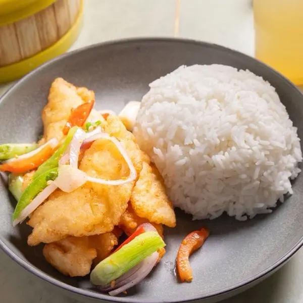 Crispy fried fillet with celery and red onion, served with steamed rice