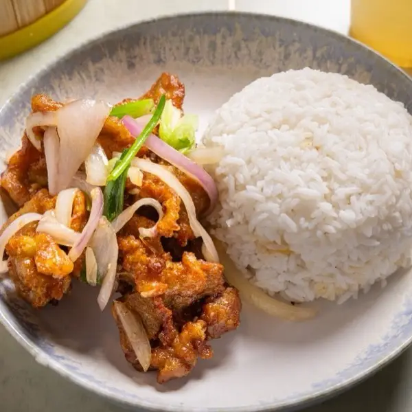 Salt and pepper fried chicken with shredded onion, served with steamed rice